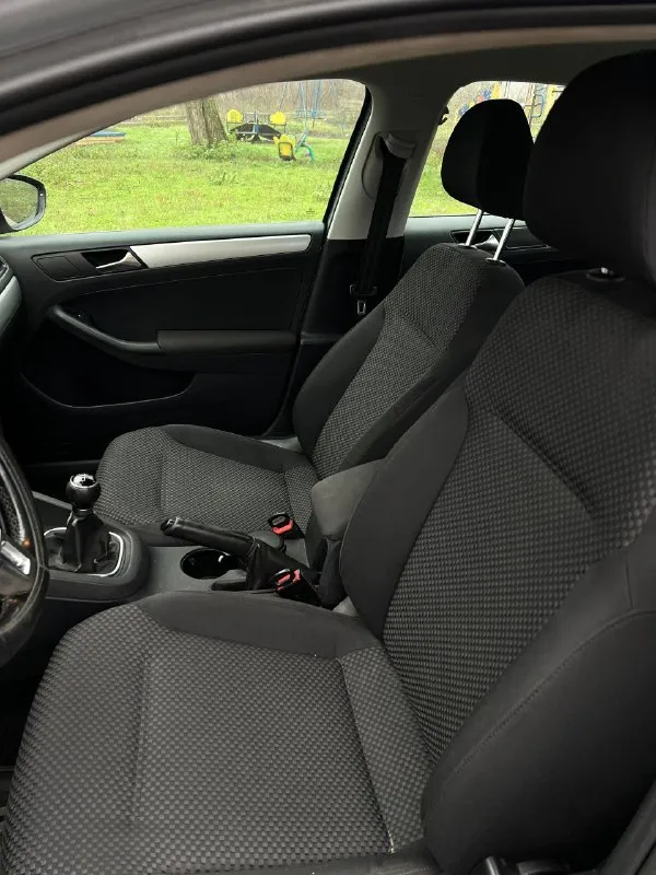 Продам volkswagen jetta vi в отличном состоянии. 1 хозяин за всю историю машины, без дтп, все стекла, фары и кузовные элементы заводские. двигатель 1.4tsi (caxa 122 л. с) коробка обычная механика 6-ти ступка. два комплекта колёс (зима и лето как новые). два ключа, сервисная книжка вся заполнена по сей день. зеленая автотека (пришлю по запросу). цена 865.000₽ (торг) звонки в любое время по номеру +79494210073 - фотография - 8