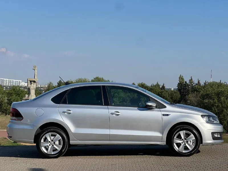 Продается надежный и стильный volkswagen polo 2018 года выпуска. этот автомобиль – идеальное сочетание комфорта, экономичности и современных технологий. основные характеристики: год выпуска: 2018 двигатель: 1.6 литра, бензин – обеспечивает оптимальный баланс между мощностью и экономией топлива. трансмиссия: механическая – для тех, кто ценит полный контроль над автомобилем и динамичное вождение. пробег: 146 000 км – подтверждает бережную эксплуатацию. комплектация: автомобиль предлагается в самой полной комплектации, что гарантирует максимальный комфорт и удовольствие от вождения: климат-контроль: поддерживает комфортную температуру в салоне в любое время года. мультируль: управление основными функциями автомобиля прямо с рулевого колеса. большой монитор: современная мультимедийная система с широким функционалом. парктроники: облегчают парковку в условиях ограниченного пространства. сидения ковши: обеспечивают отличную боковую поддержку проверкам. цена: 1.220.000₽ контакты: +79094223948 +7 (949) 5234890 - фотография - 4