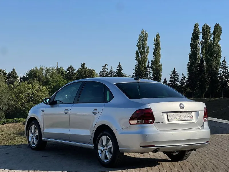 Продается надежный и стильный volkswagen polo 2018 года выпуска. этот автомобиль – идеальное сочетание комфорта, экономичности и современных технологий. основные характеристики: год выпуска: 2018 двигатель: 1.6 литра, бензин – обеспечивает оптимальный баланс между мощностью и экономией топлива. трансмиссия: механическая – для тех, кто ценит полный контроль над автомобилем и динамичное вождение. пробег: 146 000 км – подтверждает бережную эксплуатацию. комплектация: автомобиль предлагается в самой полной комплектации, что гарантирует максимальный комфорт и удовольствие от вождения: климат-контроль: поддерживает комфортную температуру в салоне в любое время года. мультируль: управление основными функциями автомобиля прямо с рулевого колеса. большой монитор: современная мультимедийная система с широким функционалом. парктроники: облегчают парковку в условиях ограниченного пространства. сидения ковши: обеспечивают отличную боковую поддержку проверкам. цена: 1.220.000₽ контакты: +79094223948 +7 (949) 5234890 - фотография - 5