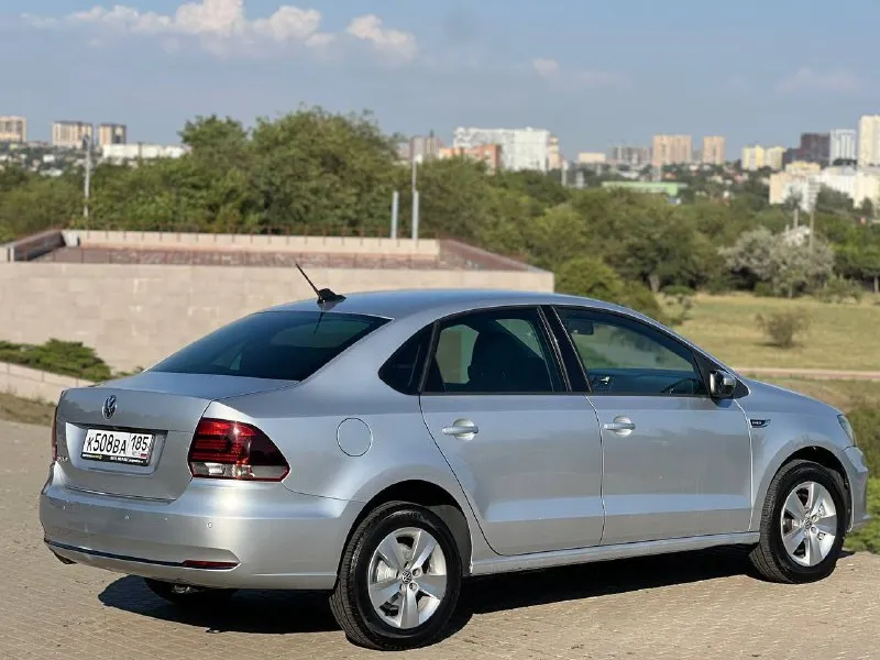 Продается надежный и стильный volkswagen polo 2018 года выпуска. этот автомобиль – идеальное сочетание комфорта, экономичности и современных технологий. основные характеристики: год выпуска: 2018 двигатель: 1.6 литра, бензин – обеспечивает оптимальный баланс между мощностью и экономией топлива. трансмиссия: механическая – для тех, кто ценит полный контроль над автомобилем и динамичное вождение. пробег: 146 000 км – подтверждает бережную эксплуатацию. комплектация: автомобиль предлагается в самой полной комплектации, что гарантирует максимальный комфорт и удовольствие от вождения: климат-контроль: поддерживает комфортную температуру в салоне в любое время года. мультируль: управление основными функциями автомобиля прямо с рулевого колеса. большой монитор: современная мультимедийная система с широким функционалом. парктроники: облегчают парковку в условиях ограниченного пространства. сидения ковши: обеспечивают отличную боковую поддержку проверкам. цена: 1.220.000₽ контакты: +79094223948 +7 (949) 5234890 - фотография - 6