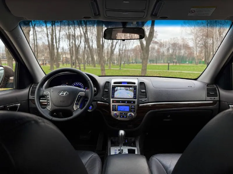 Тел. +79496447941 продам hyundai santa fe 2011г. в идеальном состоянии! по автомобилю делать ничего не надо!! готов ехать на любые проверки за ваш счёт! авто без дтп! автомобиль весь в родном окрасе!! можете приехать с толщиномером проверить! стёкла все заводские включая лобовое! птс оригинал два владельца по птс переоформление в мрэо комплектация двигатель 2.4 бензин пробег 220т родной! abs esp airbag без ключевой доступ запуск start stop круиз контроль бортовой компьютер камера заднего вида кожаный салон электропривод сидения помощь при спуске подогрев сидений подогрев зеркал parktronic датчик света датчик дождя электро слаживания зеркал двухзонный климат контроль 4 стеклоподъемника полный привод хорошая резина два ключа цена 1.380.000т. р очень срочно торг возможно продажа в кредит 📲 tg: @artur_dadunia 📞 звоните: +7(949)6447941 - фотография - 10