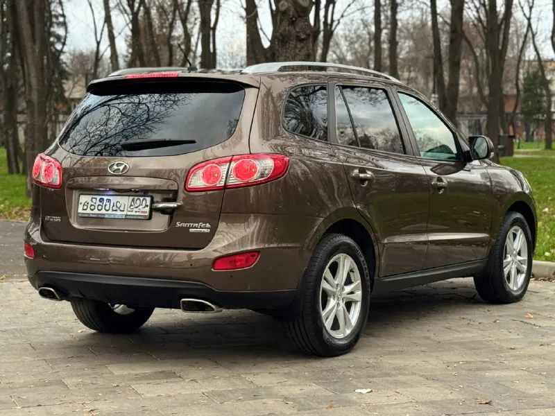 Тел. +79496447941 продам hyundai santa fe 2011г. в идеальном состоянии! по автомобилю делать ничего не надо!! готов ехать на любые проверки за ваш счёт! авто без дтп! автомобиль весь в родном окрасе!! можете приехать с толщиномером проверить! стёкла все заводские включая лобовое! птс оригинал два владельца по птс переоформление в мрэо комплектация двигатель 2.4 бензин пробег 220т родной! abs esp airbag без ключевой доступ запуск start stop круиз контроль бортовой компьютер камера заднего вида кожаный салон электропривод сидения помощь при спуске подогрев сидений подогрев зеркал parktronic датчик света датчик дождя электро слаживания зеркал двухзонный климат контроль 4 стеклоподъемника полный привод хорошая резина два ключа цена 1.380.000т. р очень срочно торг возможно продажа в кредит 📲 tg: @artur_dadunia 📞 звоните: +7(949)6447941 - фотография - 4