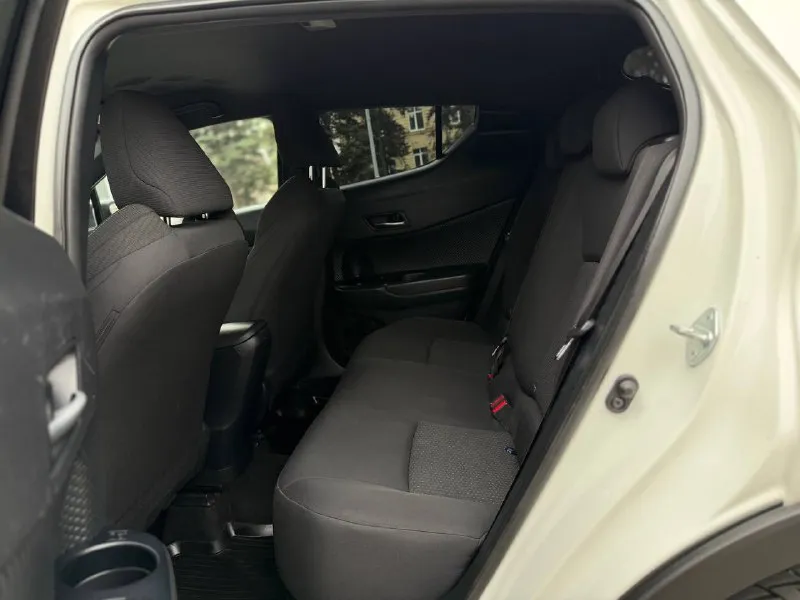 Продам toyota c-hr год:2019 пробег:156.000км цена:1.785.000₽ торг :2литр коробка:автоматическая 7ступеней номер: +79495011956 или +79498543135 телеграмм ват сап авто в отличном состоянии без каких либо вложений! техническая часть авто не побоюсь этого слова новая! по кузову у авто тоже замечаний нет не ржавчины не вмятин, кузов отполирован и покрыт керамикой, салон в хорошем состоянии чистый без дырок и посторонних запахов, авто любили и ухаживали, машинка в хорошей комплектации:раздельный климат контроль, парктроник зад перед, электра ручник, мульти руль, подогревы сидений и руля, камера заднего вида, большой монитор, aux, bt. car play, датчик света и дождя, полный бортовой компьютер, три стиля вождения:есо, sport, comfort, и много всего остального! два комплекта ключей! больше информации по телефону 📲 tg: @ninochka_ra 📞 звоните: +7(949)5011956 - фотография - 9