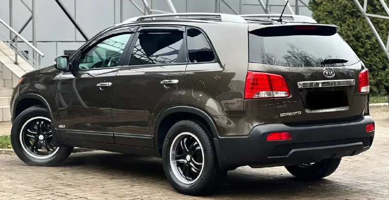 Продам шикарную kia sorento :2.4 бензин коробка:автомат пробег:165.000км привод:полный цена:1.320.000₽ торг номер: +79493687228 или +79490384804 на двух номерах есть телеграмм авто в идеальном состоянии без как либо вложений сел и поехал, мотор и коробка работают идеально, подвеска вся обслужена не издает абсолютно не каких посторонних звуков, салон авто как новый, без дырок и потертостей, кузов выглядит как на фото без ржавчину и вмятин!машина в максимально комплектации:кожаный салон с деревянными вставками, без ключевой доступ, кнопка старт стоп, парктроники, раздельный климат контроль, подогревы сидений, электра регулировки сидений, обогрев переднего и заднего стекла, мульти руль, круиз контроль, камера заднего вида, современный планшет со всеми плюшкам, датчики света и дождя, и многое другое! два комплекта ключей! действительно очень достойный автомобиль, больше информации по телефону! 📲 tg: @ninochka_ra 📞 звоните: +7(949)3687228 - фотография - 4