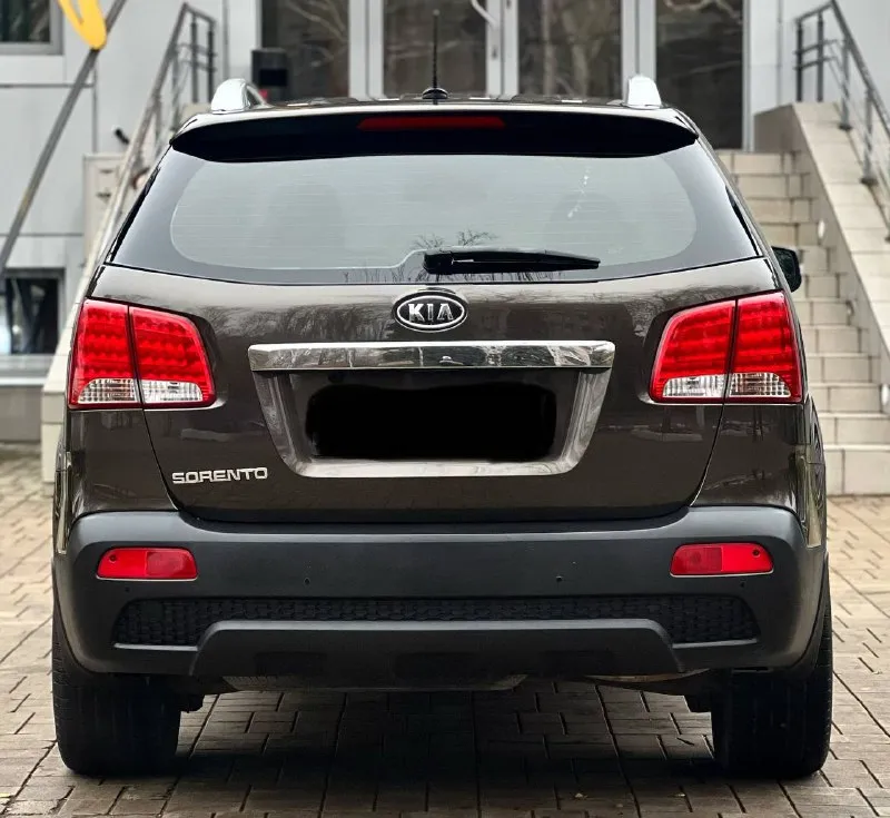 Продам шикарную kia sorento :2.4 бензин коробка:автомат пробег:165.000км привод:полный цена:1.320.000₽ торг номер: +79493687228 или +79490384804 на двух номерах есть телеграмм авто в идеальном состоянии без как либо вложений сел и поехал, мотор и коробка работают идеально, подвеска вся обслужена не издает абсолютно не каких посторонних звуков, салон авто как новый, без дырок и потертостей, кузов выглядит как на фото без ржавчину и вмятин!машина в максимально комплектации:кожаный салон с деревянными вставками, без ключевой доступ, кнопка старт стоп, парктроники, раздельный климат контроль, подогревы сидений, электра регулировки сидений, обогрев переднего и заднего стекла, мульти руль, круиз контроль, камера заднего вида, современный планшет со всеми плюшкам, датчики света и дождя, и многое другое! два комплекта ключей! действительно очень достойный автомобиль, больше информации по телефону! 📲 tg: @ninochka_ra 📞 звоните: +7(949)3687228 - фотография - 6