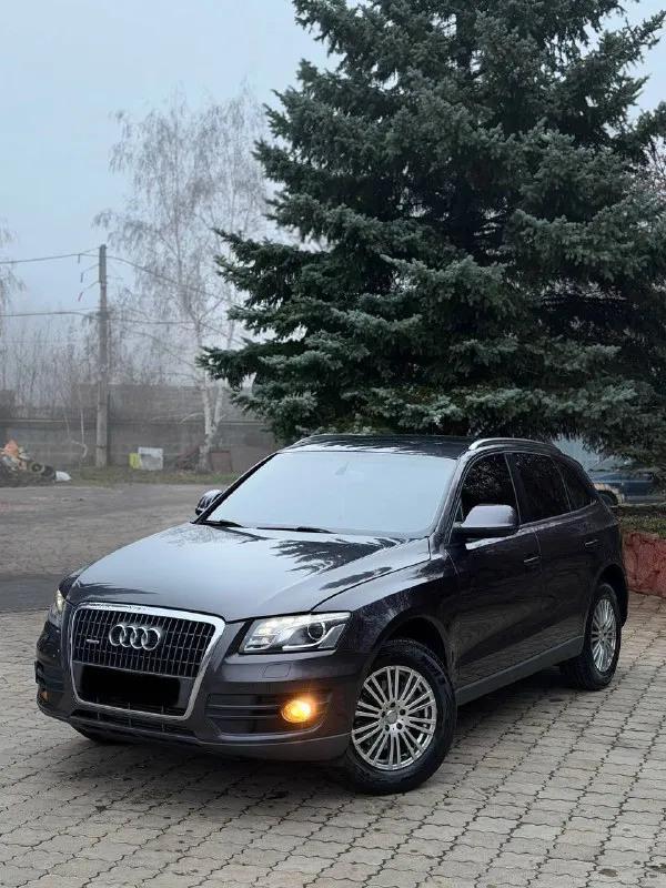 В продаже audi q5 2012 года выпуска автомобиль на бензиновом моторе 2.0, работает идеально без каких либо звуков или нюансов! коробка также без каких либо проблем, машина очень комфортная и уютная, на очень хорошей комплектации есть абсолютно все что нужно и даже больше: климат контроль, все возможные подогревы, классная музыка, мульти руль, кожаный салон, и тд! юридически абсолютно чистый автомобиль, возможна продажа в кредит, также рассмотрю ваши предложения на обмен осмотр донецк цена: 1.280.000₽, торг быстрому покупателю! ☎️ +7 (949) 374-95-82 📞 звоните: +7(949)3749582 - фотография - 2