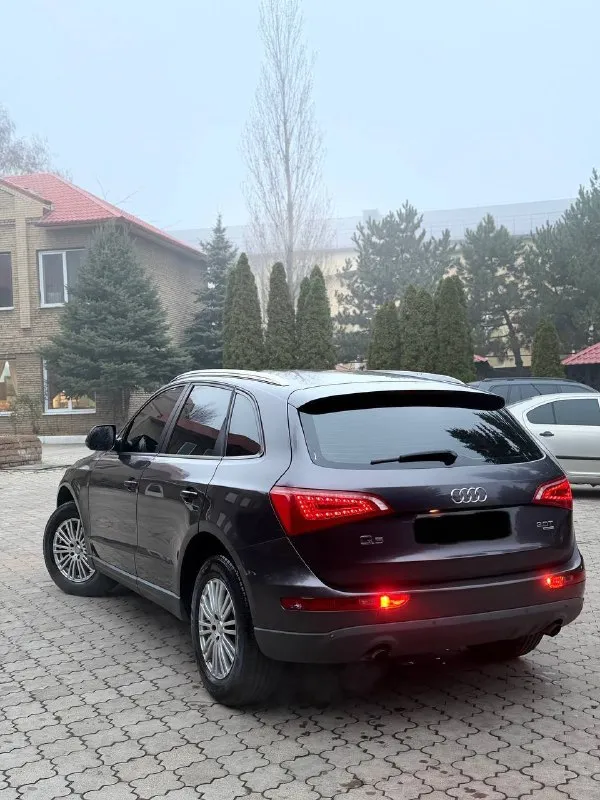 В продаже audi q5 2012 года выпуска автомобиль на бензиновом моторе 2.0, работает идеально без каких либо звуков или нюансов! коробка также без каких либо проблем, машина очень комфортная и уютная, на очень хорошей комплектации есть абсолютно все что нужно и даже больше: климат контроль, все возможные подогревы, классная музыка, мульти руль, кожаный салон, и тд! юридически абсолютно чистый автомобиль, возможна продажа в кредит, также рассмотрю ваши предложения на обмен осмотр донецк цена: 1.280.000₽, торг быстрому покупателю! ☎️ +7 (949) 374-95-82 📞 звоните: +7(949)3749582 - фотография - 6