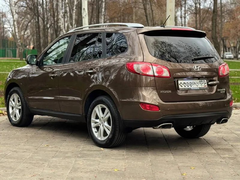 Тел. +79496447941 продам hyundai santa fe 2011г. в идеальном состоянии! по автомобилю делать ничего не надо!! готов ехать на любые проверки за ваш счёт! авто без дтп! автомобиль весь в родном окрасе!! можете приехать с толщиномером проверить! стёкла все заводские включая лобовое! птс оригинал два владельца по птс переоформление в мрэо комплектация двигатель 2.4 бензин пробег 220т родной! abs esp airbag без ключевой доступ запуск start stop круиз контроль бортовой компьютер камера заднего вида кожаный салон электропривод сидения помощь при спуске подогрев сидений подогрев зеркал parktronic датчик света датчик дождя электро слаживания зеркал двухзонный климат контроль 4 стеклоподъемника полный привод хорошая резина два ключа цена 1.380.000т. р очень срочно торг возможно продажа в кредит - фотография - 6
