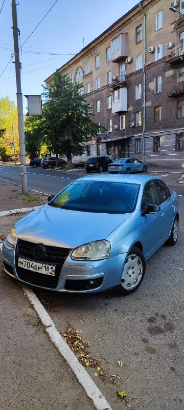 Продам volkswagen jetta 5 год: 2007 двигатель: 1.6 bse бензин коробка: автомат aisin 6ст. климат кон... - фотография