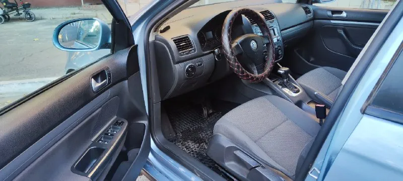 Продам volkswagen jetta 5 год: 2007 двигатель: 1.6 bse бензин коробка: автомат aisin 6ст. климат контроль, усилитель руля, система курсовой устойчивости, эл. зеркала, обогрев зеркал, обогрев передних сидений, 4 эл. стек. под стоит уже на зимней резине! отдам комплект летней резины на сезон ещё хватит. по документам любое переоформление. я собственник цена: 520 т. р небольшой торг алчевск - перевальск +79591097880 📞 звоните: +7(959)1097880 - фотография - 8
