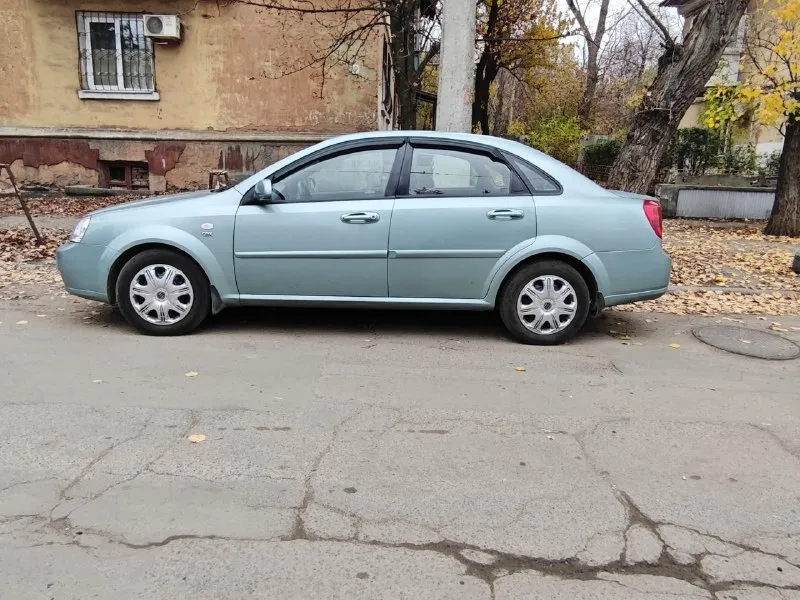 Продам chevrolet лачетти cdx, мотор 1.8, коробка автомат. год 2006, куплен в автосалоне, пробег 142 тыс км. климат, усилитель руля, abs, 4 стеклоподьемника, цена 700 тыс рублей, донецк +79494056246 📞 звоните: +7(949)4056246 - фотография - 5