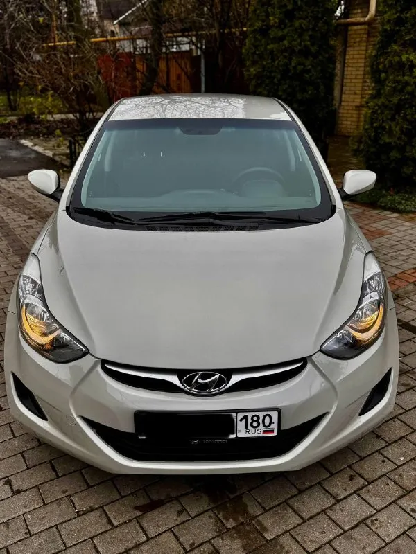 Продам hyundai elantra авто в отличном состоянии 2014 г. объем двигатель 1.6 коробка автомат мультируль стеклоподъемники подогрев сидений руля родной пробег 160 000 км гаражная хранение продажа мы хозяева автомобиля два комплекта резины зима лета цена 1 250 000 руб. телефон +7 949 484 37 35 николай васильевич - фотография - 3