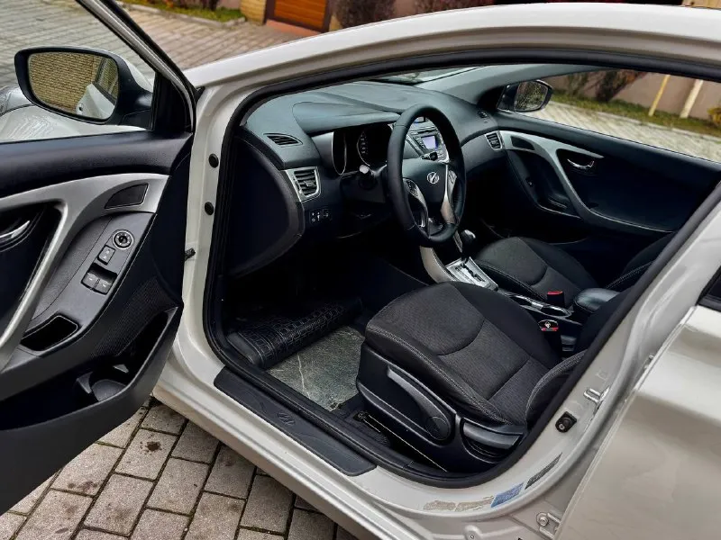 Продам hyundai elantra авто в отличном состоянии 2014 г. объем двигатель 1.6 коробка автомат мультируль стеклоподъемники подогрев сидений руля родной пробег 160 000 км гаражная хранение продажа мы хозяева автомобиля два комплекта резины зима лета цена 1 250 000 руб. телефон +7 949 484 37 35 николай васильевич - фотография - 9