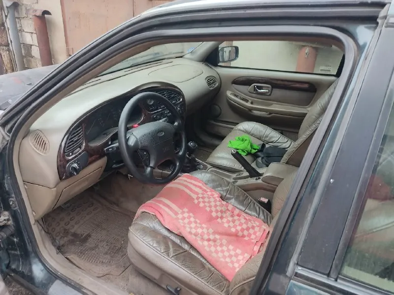 Продам ford скорпио (1997 г. ) объем мотора 2.9 бензин. (нужно выставить зажигание и он поедет в моторе стуков нет никаких лишних звуков выдео как работает мотор могу скинуть в лс ) кпп пятиступенчатая не вылетает не хрусти не гнилой кожанный салон эллектро регулеровка сидений, стеклоподёмники на все 4 двери, центральный замок, кондиционер, есть гур, и многое другое, тормоза все дисковые отличные! ходовка перебрана всё светиться моргает машина едет очень бодро цена 130к переоформление без проблем город донецк номер для связи +79493524315 так же приветствуется обмен 📞 звоните: +7(949)3524315 - фотография - 6