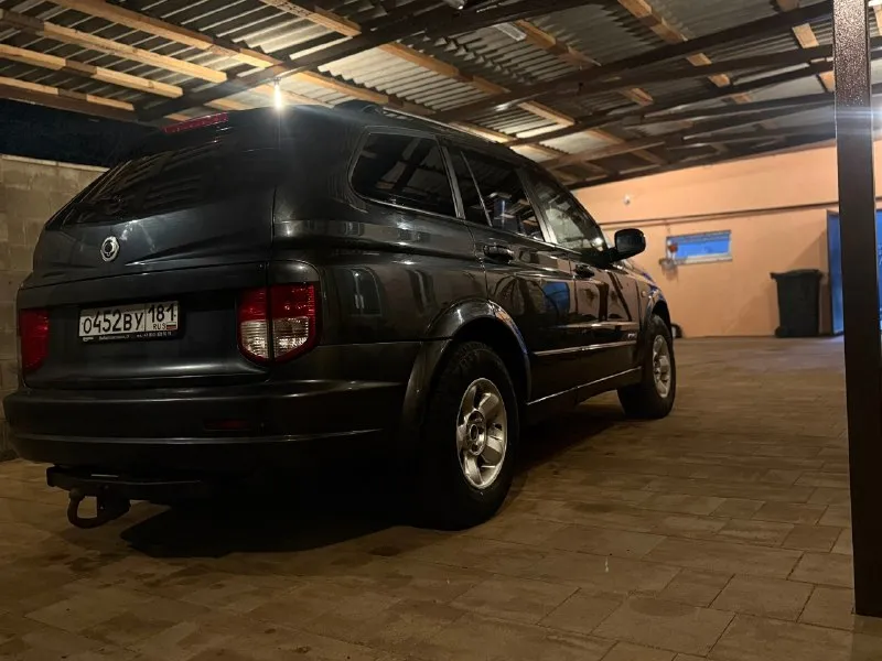 В продаже корейский рамный внедорожник! ssangyong kyron 2007гв дизельный надежный мотор! с малым расходом и хорошей мощностью! на полном приводе. резина зима, грязевая. ошибок никаких нет. машина в достойном состоянии. на хорошей комплектации. музыка блютуз салон кожа. подогревы сидений эл регулировка сидений документы в полном порядке, номера везде читаются. я собственник. город осмотра молодогвардейск, цена 600тр +79591481265 📞 звоните: +7(959)1481265 - фотография - 3