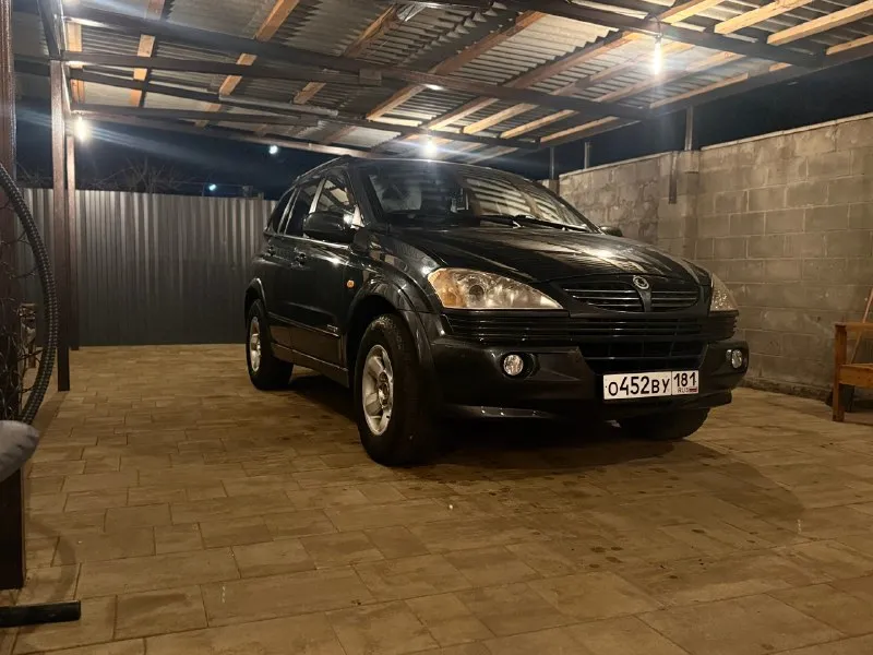 В продаже корейский рамный внедорожник! ssangyong kyron 2007гв дизельный надежный мотор! с малым расходом и хорошей мощностью! на полном приводе. резина зима, грязевая. ошибок никаких нет. машина в достойном состоянии. на хорошей комплектации. музыка блютуз салон кожа. подогревы сидений эл регулировка сидений документы в полном порядке, номера везде читаются. я собственник. город осмотра молодогвардейск, цена 600тр +79591481265 📞 звоните: +7(959)1481265 - фотография - 4