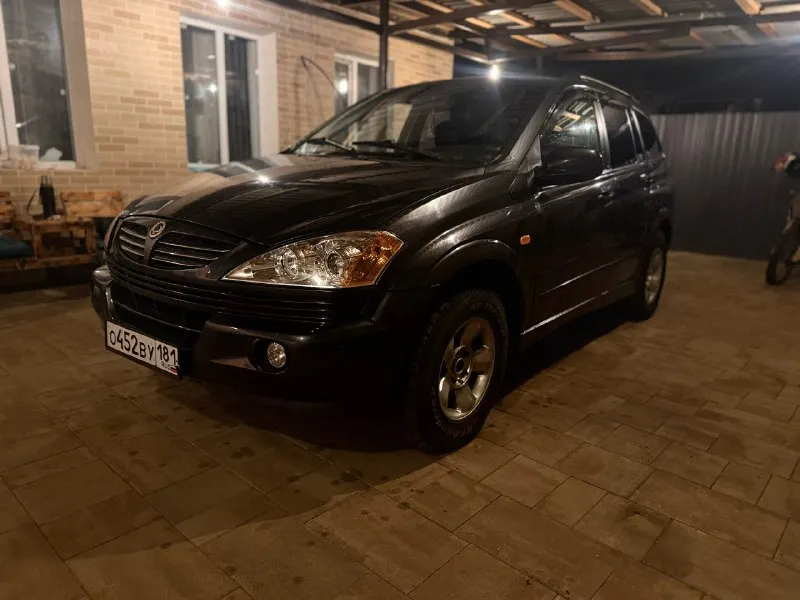 В продаже корейский рамный внедорожник! ssangyong kyron 2007гв дизельный надежный мотор! с малым расходом и хорошей мощностью! на полном приводе. резина зима, грязевая. ошибок никаких нет. машина в достойном состоянии. на хорошей комплектации. музыка блютуз салон кожа. подогревы сидений эл регулировка сидений документы в полном порядке, номера везде читаются. я собственник. город осмотра молодогвардейск, цена 600тр +79591481265 📞 звоните: +7(959)1481265 - фотография - 6