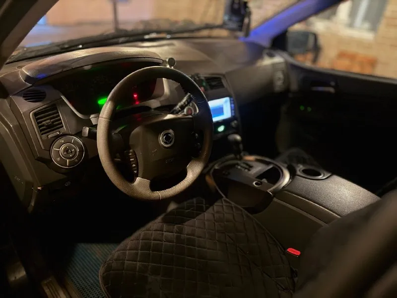 В продаже корейский рамный внедорожник! ssangyong kyron 2007гв дизельный надежный мотор! с малым расходом и хорошей мощностью! на полном приводе. резина зима, грязевая. ошибок никаких нет. машина в достойном состоянии. на хорошей комплектации. музыка блютуз салон кожа. подогревы сидений эл регулировка сидений документы в полном порядке, номера везде читаются. я собственник. город осмотра молодогвардейск, цена 600тр +79591481265 📞 звоните: +7(959)1481265 - фотография - 7