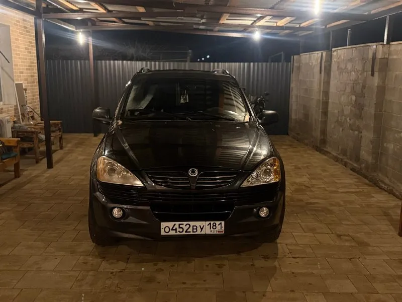 В продаже корейский рамный внедорожник! ssangyong kyron 2007гв дизельный надежный мотор! с малым расходом и хорошей мощностью! на полном приводе. резина зима, грязевая. ошибок никаких нет. машина в достойном состоянии. на хорошей комплектации. музыка блютуз салон кожа. подогревы сидений эл регулировка сидений документы в полном порядке, номера везде читаются. я собственник. город осмотра молодогвардейск, цена 600тр +79591481265 📞 звоните: +7(959)1481265 - фотография - 8