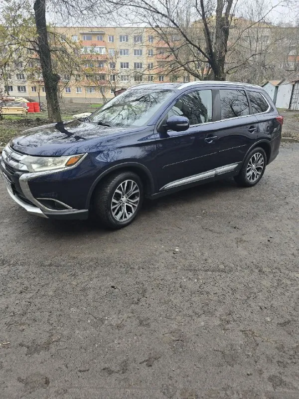 Mitsubishi outlander 2.4 cvt, 2017 год 121 000 км полный привод. максимальная комплектация продаю свой семейный автомобиль, состояние идеальное, бережное хранение. очень надёжное и просторное авто. +79497108100 -виталик цена 2 200 000 р. - фотография - 2