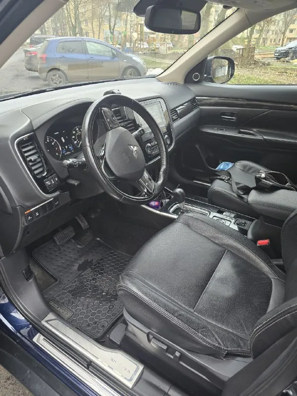 Mitsubishi outlander 2.4 cvt, 2017 год 121 000 км полный привод. максимальная комплектация продаю свой семейный автомобиль, состояние идеальное, бережное хранение. очень надёжное и просторное авто. +79497108100 -виталик цена 2 200 000 р. - фотография - 8