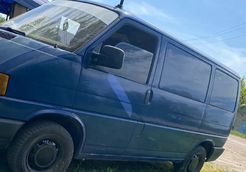 Продажа от собственника, продам грузовой фургон volkswagen т4 1991г 🚙 объем двигателя 2.4 🔥гидроусилитель руля, авто вложений не требует двигатель в отличном состоянии 👍ходовая на отлично! по кузову не гнилая вобще вся целая, имеются не большие косячки в силу возраста, ухоженный салон стандартная музыка практически новая шипованная резина, подготовлен к зиме! авто в мариуполе, звонить по телефону +79495565482 антон цена 495 тысяч 📞 звоните: +7(949)5565482 - фотография - 3