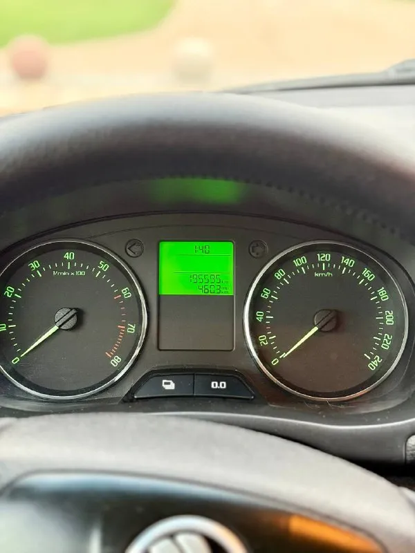 🇨🇿 skoda fabia mkll 1,4 💰цена: 620 000р 🏢город: мариуполь 📅год выпуска: 2012 🧾пробег: 196 000км. ⚙️двигатель: 1.4 ⛽топливо: бензин ⚙️кпп: механика 📞 телефон: +7-949-727-41-51 +7-989-263-55-56 +7-949-551-91-52 💾 описание: fabia идеальный выбор для тех, кто ищет надёжный и практичный автомобиль. этот универсал отличается элегантным дизайном и просторным салоном. ✅3 владельца, птс оригинал ✅отличное состояние кузова, без коррозии и дефектов ✅хорошее техническое состояние, ходовая перебрана комплектация 👍: кондиционер обслужен (холодильник шикарно), гур, abs, центральный замок, подогрев сидений, электропакет, два ключа, магнитола с bluetooth. улица шевченко 269 - фотография - 10