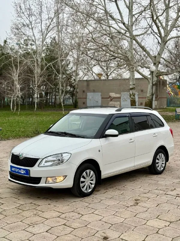🇨🇿 skoda fabia mkll 1,4 💰цена: 620 000р 🏢город: мариуполь 📅год выпуска: 2012 🧾пробег: 196 000км. ⚙️двигатель: 1.4 ⛽топливо: бензин ⚙️кпп: механика 📞 телефон: +7-949-727-41-51 +7-989-263-55-56 +7-949-551-91-52 💾 описание: fabia идеальный выбор для тех, кто ищет надёжный и практичный автомобиль. этот универсал отличается элегантным дизайном и просторным салоном. ✅3 владельца, птс оригинал ✅отличное состояние кузова, без коррозии и дефектов ✅хорошее техническое состояние, ходовая перебрана комплектация 👍: кондиционер обслужен (холодильник шикарно), гур, abs, центральный замок, подогрев сидений, электропакет, два ключа, магнитола с bluetooth. улица шевченко 269 - фотография - 3