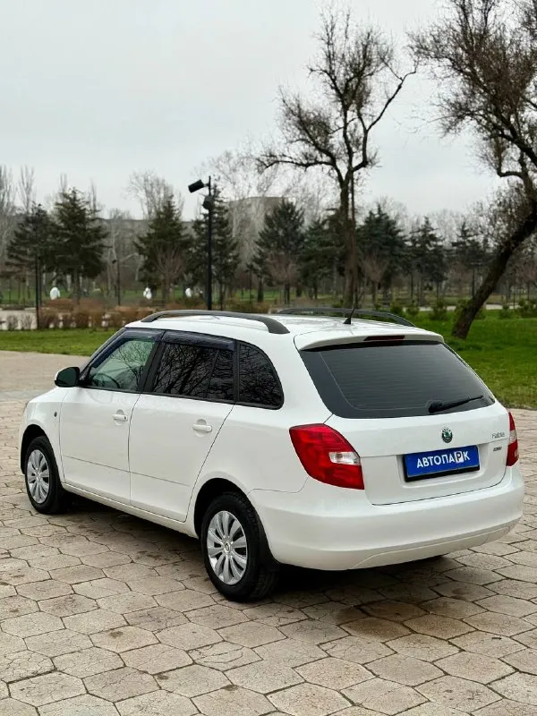🇨🇿 skoda fabia mkll 1,4 💰цена: 620 000р 🏢город: мариуполь 📅год выпуска: 2012 🧾пробег: 196 000км. ⚙️двигатель: 1.4 ⛽топливо: бензин ⚙️кпп: механика 📞 телефон: +7-949-727-41-51 +7-989-263-55-56 +7-949-551-91-52 💾 описание: fabia идеальный выбор для тех, кто ищет надёжный и практичный автомобиль. этот универсал отличается элегантным дизайном и просторным салоном. ✅3 владельца, птс оригинал ✅отличное состояние кузова, без коррозии и дефектов ✅хорошее техническое состояние, ходовая перебрана комплектация 👍: кондиционер обслужен (холодильник шикарно), гур, abs, центральный замок, подогрев сидений, электропакет, два ключа, магнитола с bluetooth. улица шевченко 269 - фотография - 4