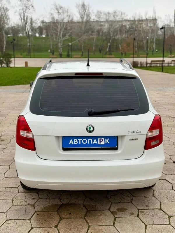 🇨🇿 skoda fabia mkll 1,4 💰цена: 620 000р 🏢город: мариуполь 📅год выпуска: 2012 🧾пробег: 196 000км. ⚙️двигатель: 1.4 ⛽топливо: бензин ⚙️кпп: механика 📞 телефон: +7-949-727-41-51 +7-989-263-55-56 +7-949-551-91-52 💾 описание: fabia идеальный выбор для тех, кто ищет надёжный и практичный автомобиль. этот универсал отличается элегантным дизайном и просторным салоном. ✅3 владельца, птс оригинал ✅отличное состояние кузова, без коррозии и дефектов ✅хорошее техническое состояние, ходовая перебрана комплектация 👍: кондиционер обслужен (холодильник шикарно), гур, abs, центральный замок, подогрев сидений, электропакет, два ключа, магнитола с bluetooth. улица шевченко 269 - фотография - 5