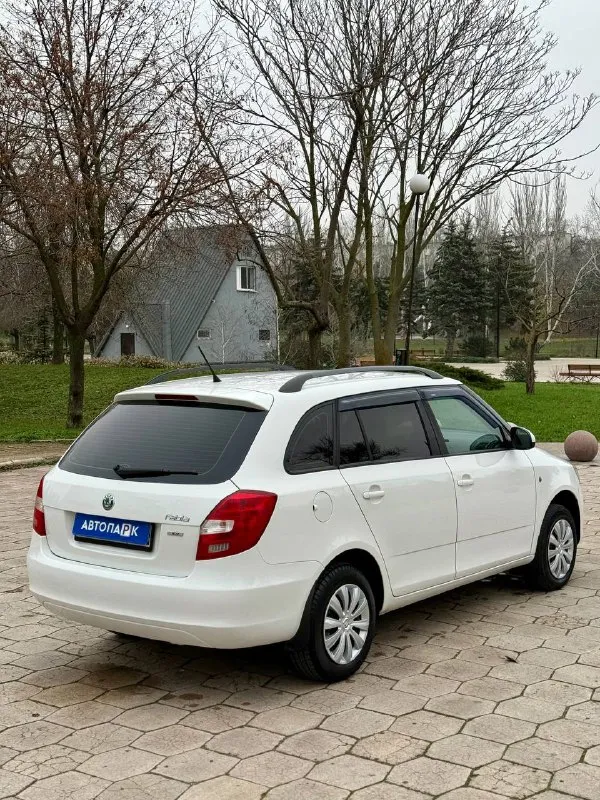 🇨🇿 skoda fabia mkll 1,4 💰цена: 620 000р 🏢город: мариуполь 📅год выпуска: 2012 🧾пробег: 196 000км. ⚙️двигатель: 1.4 ⛽топливо: бензин ⚙️кпп: механика 📞 телефон: +7-949-727-41-51 +7-989-263-55-56 +7-949-551-91-52 💾 описание: fabia идеальный выбор для тех, кто ищет надёжный и практичный автомобиль. этот универсал отличается элегантным дизайном и просторным салоном. ✅3 владельца, птс оригинал ✅отличное состояние кузова, без коррозии и дефектов ✅хорошее техническое состояние, ходовая перебрана комплектация 👍: кондиционер обслужен (холодильник шикарно), гур, abs, центральный замок, подогрев сидений, электропакет, два ключа, магнитола с bluetooth. улица шевченко 269 - фотография - 6