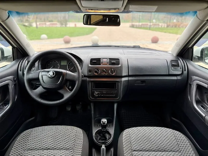 🇨🇿 skoda fabia mkll 1,4 💰цена: 620 000р 🏢город: мариуполь 📅год выпуска: 2012 🧾пробег: 196 000км. ⚙️двигатель: 1.4 ⛽топливо: бензин ⚙️кпп: механика 📞 телефон: +7-949-727-41-51 +7-989-263-55-56 +7-949-551-91-52 💾 описание: fabia идеальный выбор для тех, кто ищет надёжный и практичный автомобиль. этот универсал отличается элегантным дизайном и просторным салоном. ✅3 владельца, птс оригинал ✅отличное состояние кузова, без коррозии и дефектов ✅хорошее техническое состояние, ходовая перебрана комплектация 👍: кондиционер обслужен (холодильник шикарно), гур, abs, центральный замок, подогрев сидений, электропакет, два ключа, магнитола с bluetooth. улица шевченко 269 - фотография - 8