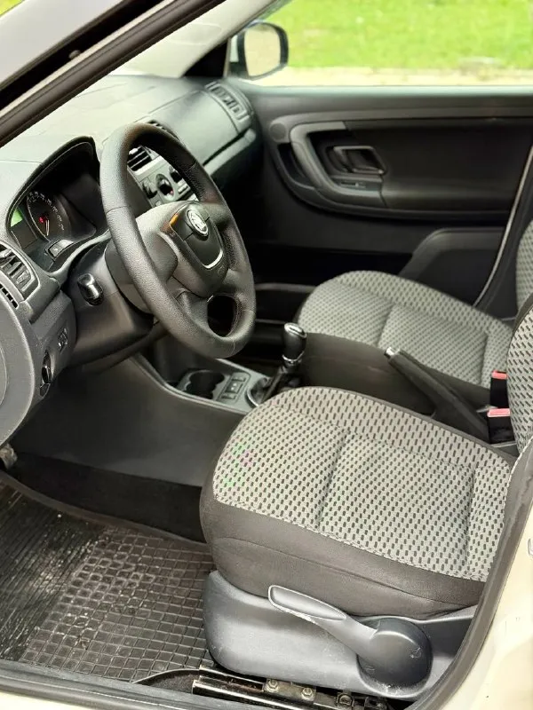 🇨🇿 skoda fabia mkll 1,4 💰цена: 620 000р 🏢город: мариуполь 📅год выпуска: 2012 🧾пробег: 196 000км. ⚙️двигатель: 1.4 ⛽топливо: бензин ⚙️кпп: механика 📞 телефон: +7-949-727-41-51 +7-989-263-55-56 +7-949-551-91-52 💾 описание: fabia идеальный выбор для тех, кто ищет надёжный и практичный автомобиль. этот универсал отличается элегантным дизайном и просторным салоном. ✅3 владельца, птс оригинал ✅отличное состояние кузова, без коррозии и дефектов ✅хорошее техническое состояние, ходовая перебрана комплектация 👍: кондиционер обслужен (холодильник шикарно), гур, abs, центральный замок, подогрев сидений, электропакет, два ключа, магнитола с bluetooth. улица шевченко 269 - фотография - 9