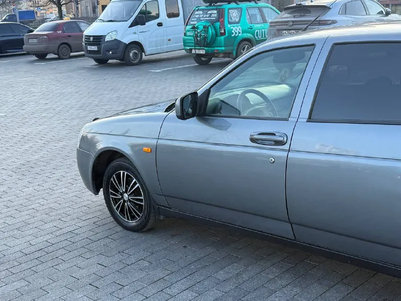 Ваз приора ваз 2170 2012 год выпуска. автомобиль в отличном состояние! 2 хозяина за всю историю эксплуатация. авто без дтп, автотека зеленая. техника на 5++ двс 1.6 16v, клапана не гнет, гидрокомпенсаторы не стучат, масло не расходует. новые свечи, катушки, ремень грм с роликами. коробка без нареканий!ходовая часть отличная, стойки ss20 comfort. кузов без гнили. днище, стаканы, лонжероны, пороги все целое! комплектация:эур, рабочий кондиционер,2 стеклоподъемника, подогрев зеркал, водительская подушка безопасности, abs. все сервисные книжки +3 ключа юридически чистый автомобиль. любой вид переоформления за автомобиль не стыдно цена 365.000 рублей. торг реальному покупателю у капота донецк +79495097888 📲 tg: … 📞 звоните: +7(949)5097888 - фотография - 3