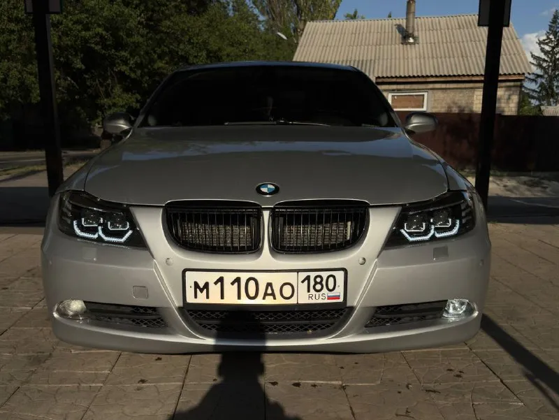 В продаже bmw 320 e90, 2005 г. в., коробка автомат, работает без пинков, двигатель контракт(документы в наличии). кузов целый, есть незначительные притертости на бамперах. на 17-х дисках, резина зимняя. салон-кожа, не потрепянный. двухзонный климат. передняя оптика полностью заменена, светит на отлично. машина на ходу, без обязательных вложений, но есть куда приложить руки ( детали уже куплены осталась только работа). я хозяин, переоформление в мрэо. цена-850 000. торг приветствуется. за информацией в лс либо по номеру- +7949-497-03-77(телеграмм на этом номере). 📲 tg: георгий русский 📞 звоните: +7(949)4970377 - фотография - 10