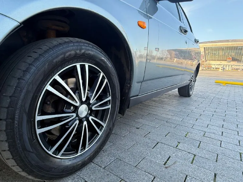 Лада приора ваз 2170 2012 год выпуска. автомобиль в отличном состояние! 2 хозяина за всю историю эксплуатация. авто без дтп, автотека зеленая. техника на 5++ двс 1.6 16v, клапана не гнет, гидрокомпенсаторы не стучат, масло не расходует. новые свечи, катушки, ремень грм с роликами. коробка без нареканий!ходовая часть отличная, стойки ss20 comfort. кузов без гнили. днище, стаканы, лонжероны, пороги все целое! комплектация:эур, рабочий кондиционер,2 стеклоподъемника, подогрев зеркал, водительская подушка безопасности, abs. все сервисные книжки +3 ключа юридически чистый автомобиль. любой вид переоформления за автомобиль не стыдно цена 365.000 рублей. торг реальному покупателю у капота донецк +79495097888 - фотография - 5