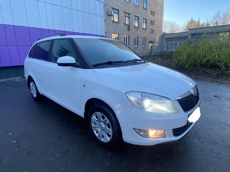 Продам skoda fabia, 2011г. в двигатель 1.4 коробка механика кузов оцинкованный комплектация хорошая: есть гур, кондиционер(рабочий), микролифт передних сидений, серво руль, руль на вылет, стеклоподъёмники, электро зеркала, подогрев зеркал и заднего стекла, подогрев сидений, абс, бортовой компьютер, два ключа. двигатель, коробка, ходовая без нареканий. машина без вложений сел и поехал едет отлично. резина 2 комплекта на дисках цена 715 т. р торг —————————— +79496338655 на этом номере телеграмм звоните пишите в любое время продажа от собственника - фотография - 2