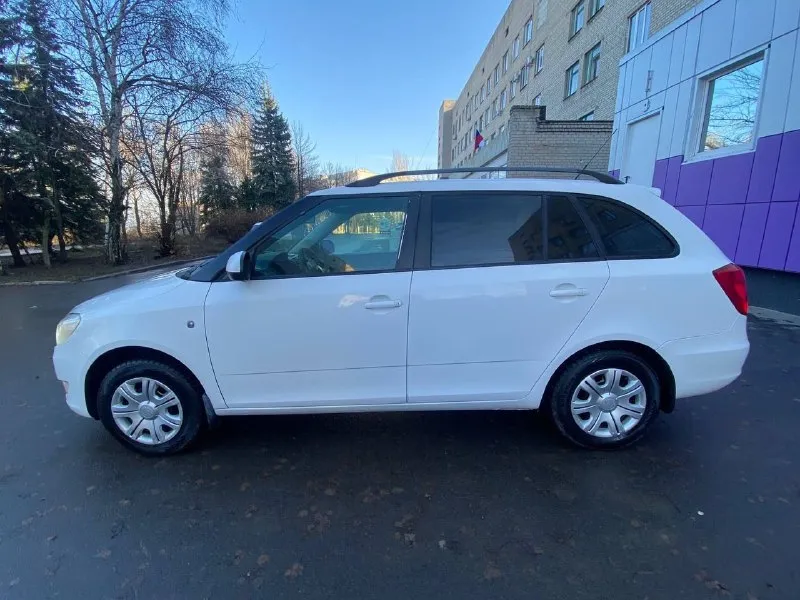 Продам skoda fabia, 2011г. в двигатель 1.4 коробка механика кузов оцинкованный комплектация хорошая: есть гур, кондиционер(рабочий), микролифт передних сидений, серво руль, руль на вылет, стеклоподъёмники, электро зеркала, подогрев зеркал и заднего стекла, подогрев сидений, абс, бортовой компьютер, два ключа. двигатель, коробка, ходовая без нареканий. машина без вложений сел и поехал едет отлично. резина 2 комплекта на дисках цена 715 т. р торг —————————— +79496338655 на этом номере телеграмм звоните пишите в любое время продажа от собственника - фотография - 4