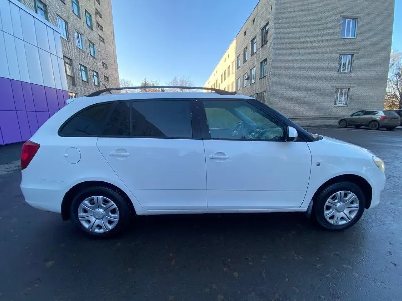 Продам skoda fabia, 2011г. в двигатель 1.4 коробка механика кузов оцинкованный комплектация хорошая: есть гур, кондиционер(рабочий), микролифт передних сидений, серво руль, руль на вылет, стеклоподъёмники, электро зеркала, подогрев зеркал и заднего стекла, подогрев сидений, абс, бортовой компьютер, два ключа. двигатель, коробка, ходовая без нареканий. машина без вложений сел и поехал едет отлично. резина 2 комплекта на дисках цена 715 т. р торг —————————— +79496338655 на этом номере телеграмм звоните пишите в любое время продажа от собственника - фотография - 5