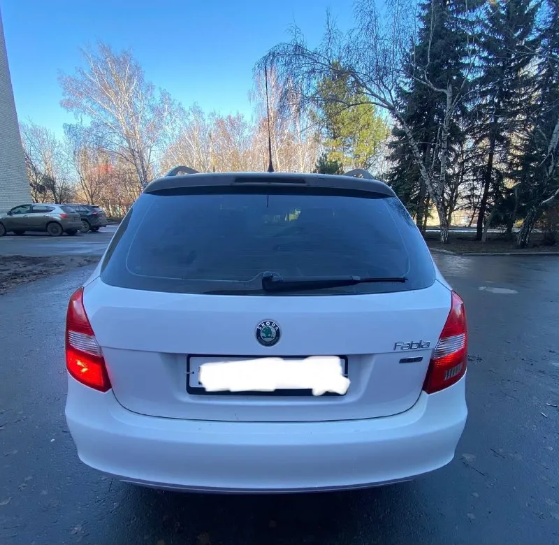 Продам skoda fabia, 2011г. в двигатель 1.4 коробка механика кузов оцинкованный комплектация хорошая: есть гур, кондиционер(рабочий), микролифт передних сидений, серво руль, руль на вылет, стеклоподъёмники, электро зеркала, подогрев зеркал и заднего стекла, подогрев сидений, абс, бортовой компьютер, два ключа. двигатель, коробка, ходовая без нареканий. машина без вложений сел и поехал едет отлично. резина 2 комплекта на дисках цена 715 т. р торг —————————— +79496338655 на этом номере телеграмм звоните пишите в любое время продажа от собственника - фотография - 8
