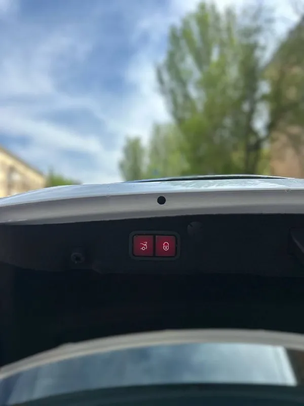 Mercedes с 300 2.0 9g-tronic (258 л. с.) 2020г пробег 52000км, родной. машина не бита, не крашена. состояние идеальное, пройдено то. комплектация sport: климат, кожаный руль, сидения, круиз контроль, камера заднего вида, автоматический парковщик, экстренное торможение один владелец по птс. возможен торг, обмен. цена: 3 390 000 tg: nestviks +7 961 403-08-55 - роман 📞 звоните: +7(961)4030855 - фотография - 10