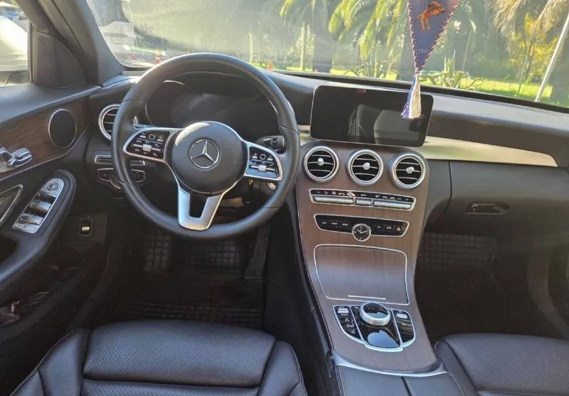 Mercedes с 300 2.0 9g-tronic (258 л. с.) 2020г пробег 52000км, родной. машина не бита, не крашена. состояние идеальное, пройдено то. комплектация sport: климат, кожаный руль, сидения, круиз контроль, камера заднего вида, автоматический парковщик, экстренное торможение один владелец по птс. возможен торг, обмен. цена: 3 390 000 tg: nestviks +7 961 403-08-55 - роман 📞 звоните: +7(961)4030855 - фотография - 8