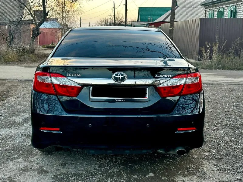 Продам прекрасный автомобиль! цена 1.520🍋 торг. toyota camry v50 2012 год. 2.5 бензин! акпп 6 ступенчатый! сборка япония!!! максимальная комплектация! кузов в родном окрасе! внешне и технически в прекрасном состоянии! на зимней резине! птс оригинал, 2 хозяина. комплектация самая максимальная, 3 зоны климат контроля, датчики дождя и света, адаптивный ксенон (при повороте руля линзы поворачивают) подогрев всех сидений, электро регулировка руля, передних и задних сидений, омыватели фар, штатная акустика jbl играет очень достойно! отделка салоном натуральным деревом, и т. д +7 (949) 463-15-57 📞 звоните: +7(949)4631557 - фотография - 4