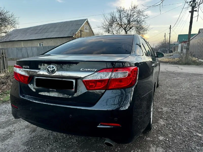 Продам прекрасный автомобиль! цена 1.520🍋 торг. toyota camry v50 2012 год. 2.5 бензин! акпп 6 ступенчатый! сборка япония!!! максимальная комплектация! кузов в родном окрасе! внешне и технически в прекрасном состоянии! на зимней резине! птс оригинал, 2 хозяина. комплектация самая максимальная, 3 зоны климат контроля, датчики дождя и света, адаптивный ксенон (при повороте руля линзы поворачивают) подогрев всех сидений, электро регулировка руля, передних и задних сидений, омыватели фар, штатная акустика jbl играет очень достойно! отделка салоном натуральным деревом, и т. д +7 (949) 463-15-57 📞 звоните: +7(949)4631557 - фотография - 5