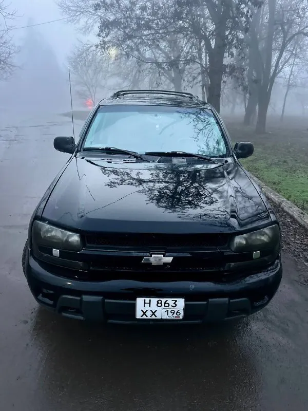 Продам настоящего американца- chevrolet trailblazer, 2007 г. в. объём двигателя 4.2/ 295 л. с. автомат. в максимальной редкой комплектации ltz с люком, датчик света, датчик дождя, память сидений, круиз контроль. carplay. розетки, обогрев сидений с возможностью отдельного обогрева спинки сиденья, заводское прицепное, имеется сервисная книжка. туманки - линзы 200км назад заменил все фильтра масла резина новая а/т все сезонка, приобретена месяц назад люк не течёт климат 3-х зонный, холодит, что руки отмерзают газ не стоял все что должно работать, работает. автомобиль не новый, имеются следы эксплуатации. отличная альтернатива прадо и паджеро, но с более приятной ценой. документы в порядке, переоформление по дкп или мрэо цена 900.000 торг у капота с реальным адекватеным покупателем. готов выслушать ваши предложения. можно на обмен. находится в г. макеевка тел. +79494030429 📲 tg: @zyranooov 📞 звоните: +7(949)4030429 - фотография - 9