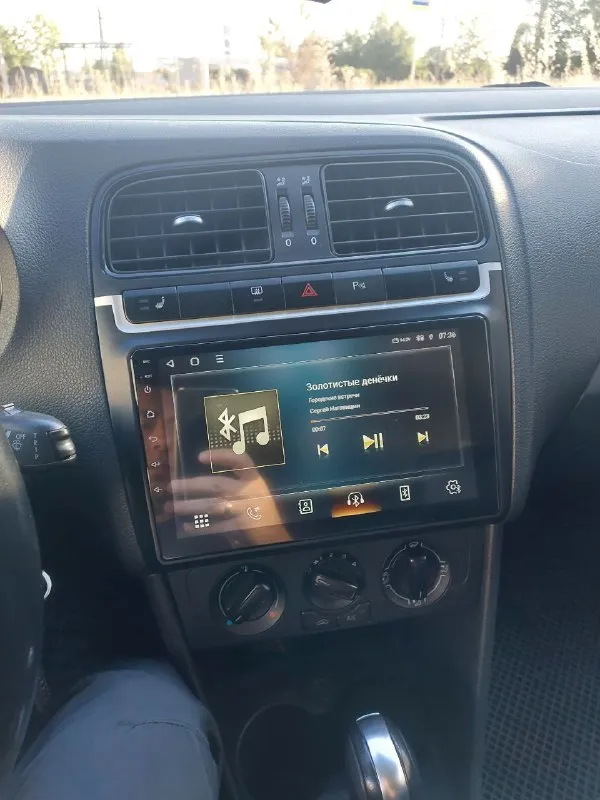 Продам поло 2017года mpi 110лс 6 ступенчатый автомат 166 000 пробега машина в идеальном состоянии, полностью обслужена. автомат отрабатывает чётко, доработан прошивкой jetta. новый грм, кондиционер обслужен. подогревы сидений, зеркал, стёкл. парктроники перед зад, камера заднего вида, андроид. два комплекта резины 1 280 000 рублей +79498335393 📲 tg: и. 📞 звоните: +7(949)8335393 - фотография - 9