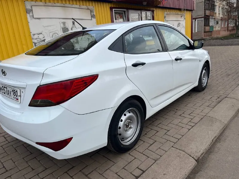 🚗 hyundai солярис год: 2015 тип кпп: механическая 5x ступка дополнительно: на полном ходу, по технике все хорошо, масло не ест, не дымит, ручник держит, все передачи включаются четко, не выбивает. поменяна цепь грм, шруза. стоит газ вписаны в птс. я хозяин, полное переоформление. все вопросы по телефону. тел +79494986459 денис 💶 цена: 600.000₽ + торг у машины 📞 звоните: +7(949)4986459 - фотография - 3