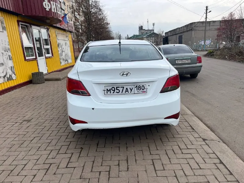 🚗 hyundai солярис год: 2015 тип кпп: механическая 5x ступка дополнительно: на полном ходу, по технике все хорошо, масло не ест, не дымит, ручник держит, все передачи включаются четко, не выбивает. поменяна цепь грм, шруза. стоит газ вписаны в птс. я хозяин, полное переоформление. все вопросы по телефону. тел +79494986459 денис 💶 цена: 600.000₽ + торг у машины 📞 звоните: +7(949)4986459 - фотография - 4