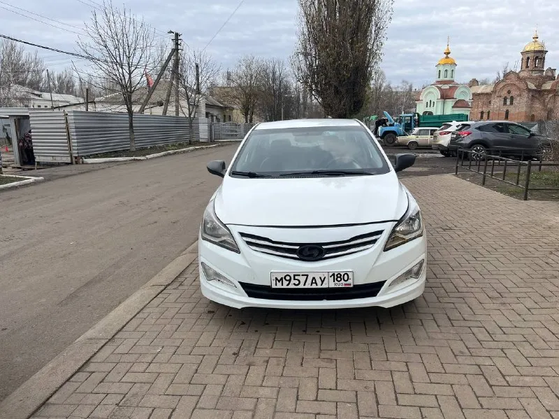 🚗 hyundai солярис год: 2015 тип кпп: механическая 5x ступка дополнительно: на полном ходу, по технике все хорошо, масло не ест, не дымит, ручник держит, все передачи включаются четко, не выбивает. поменяна цепь грм, шруза. стоит газ вписаны в птс. я хозяин, полное переоформление. все вопросы по телефону. тел +79494986459 денис 💶 цена: 600.000₽ + торг у машины 📞 звоните: +7(949)4986459 - фотография - 5