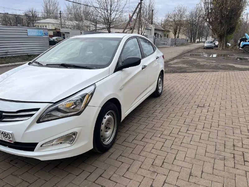 🚗 hyundai солярис год: 2015 тип кпп: механическая 5x ступка дополнительно: на полном ходу, по технике все хорошо, масло не ест, не дымит, ручник держит, все передачи включаются четко, не выбивает. поменяна цепь грм, шруза. стоит газ вписаны в птс. я хозяин, полное переоформление. все вопросы по телефону. тел +79494986459 денис 💶 цена: 600.000₽ + торг у машины 📞 звоните: +7(949)4986459 - фотография - 7